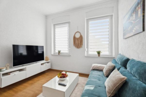 Neue und helle 2 Zimmer Wohnung, nähe Veltins Arena, Home Office, kostenlose Parkplätze